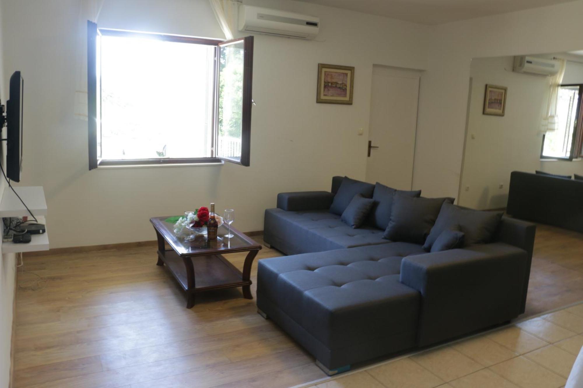 Beachfront Apartment Drazen, With Garden And Parking Split Exterior photo