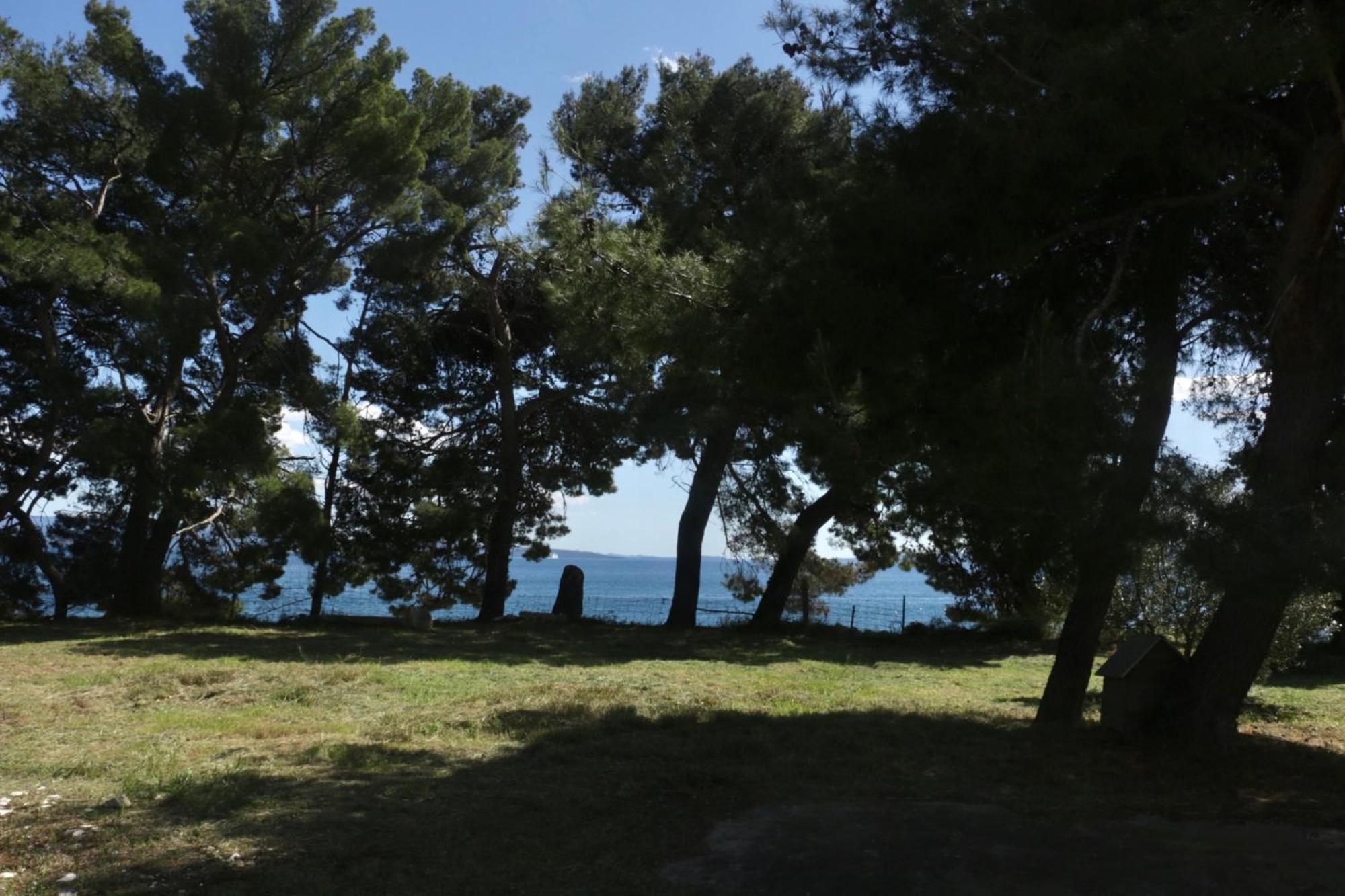 Beachfront Apartment Drazen, With Garden And Parking Split Exterior photo