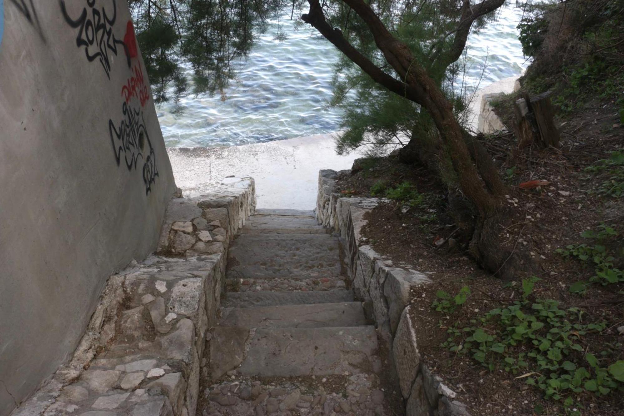 Beachfront Apartment Drazen, With Garden And Parking Split Exterior photo