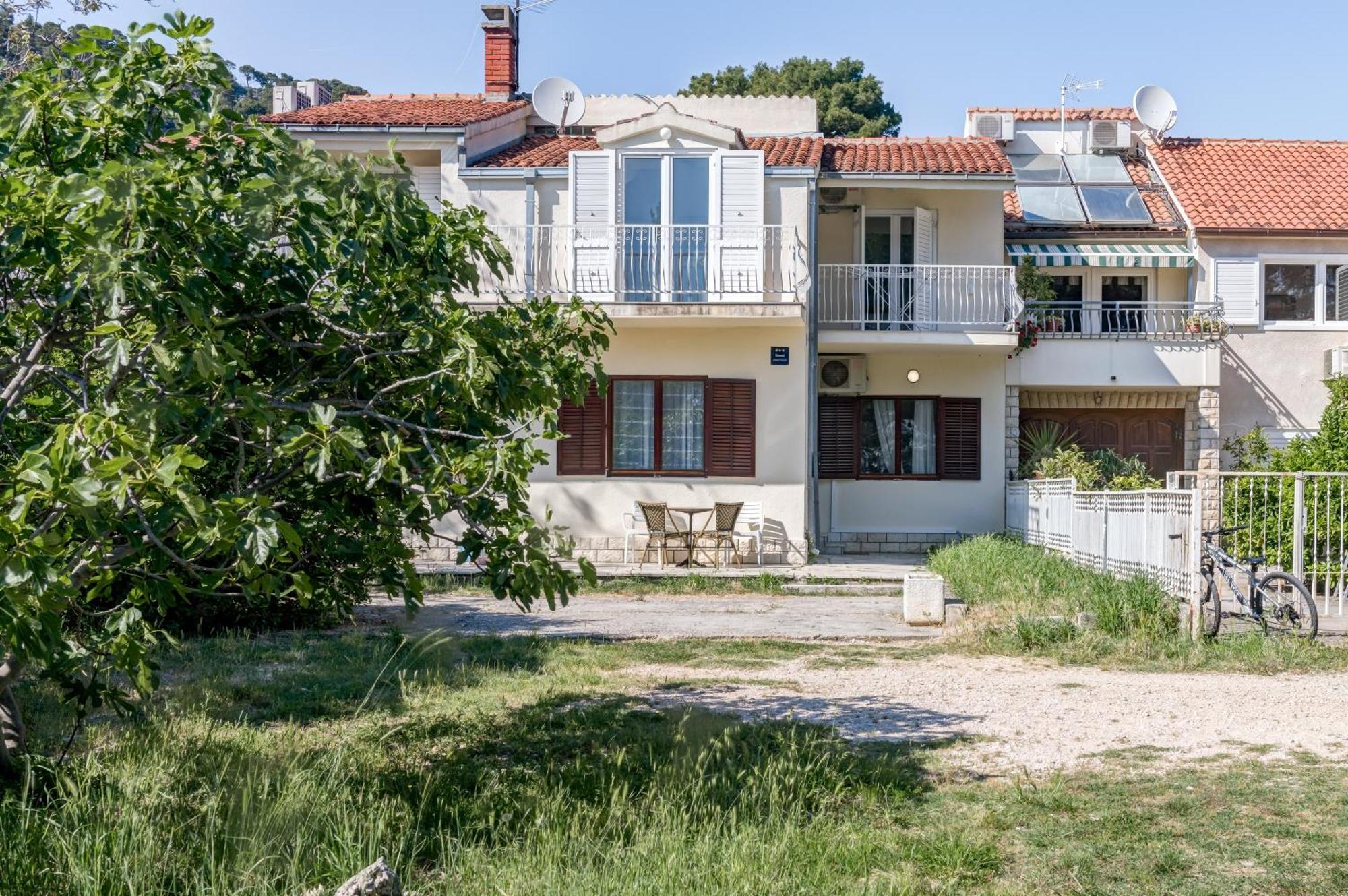 Beachfront Apartment Drazen, With Garden And Parking Split Exterior photo
