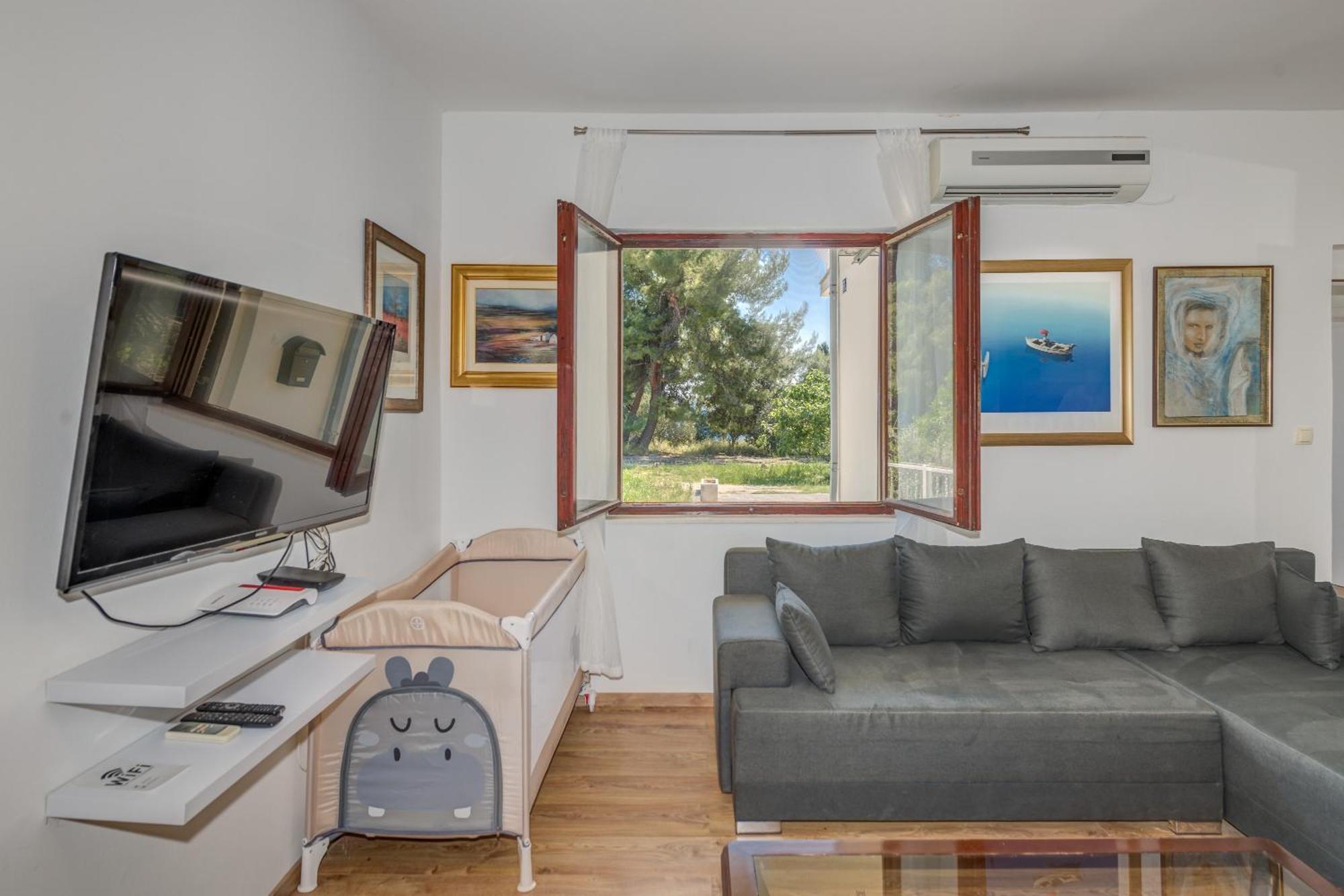 Beachfront Apartment Drazen, With Garden And Parking Split Exterior photo